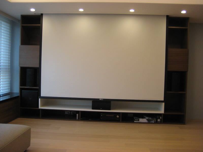 M&K SOUND LCR-950 PLUS 作為前方三聲道置於客廳搭配投影幕