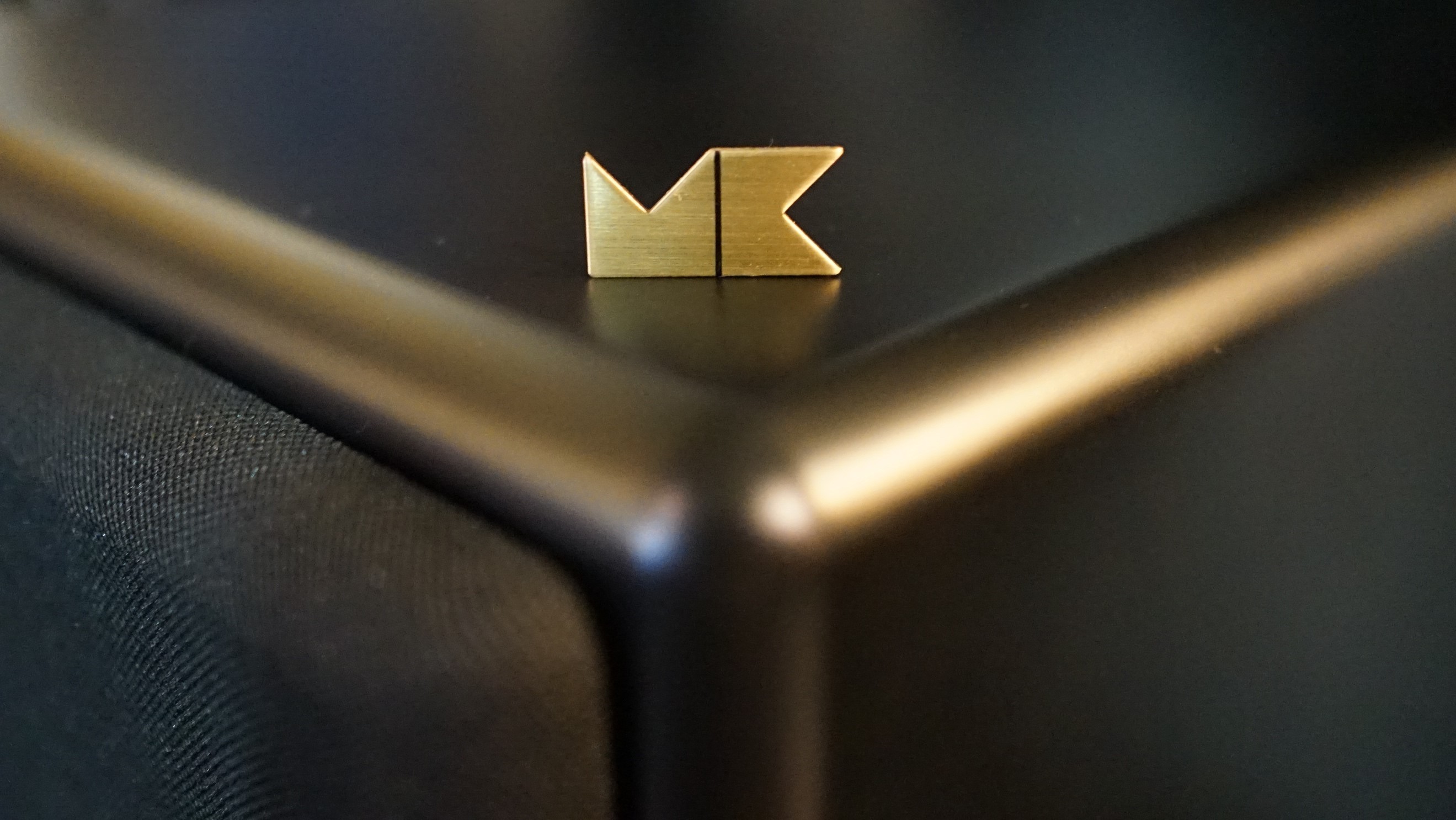 V10 MK LOGO